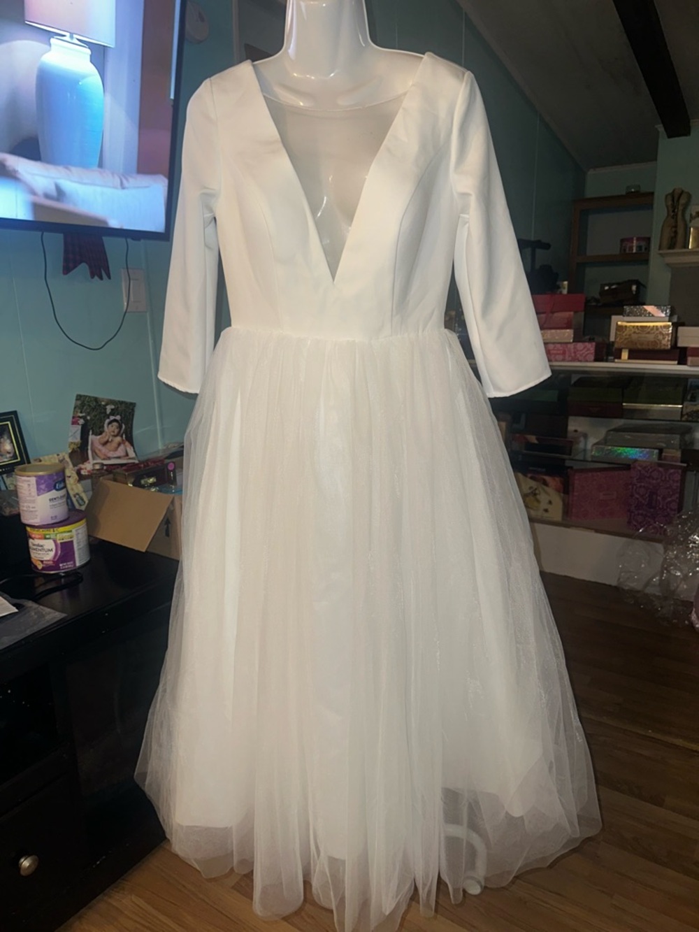 V-Neck White Tulle Midi Dress with Three-Quarter Sleeves